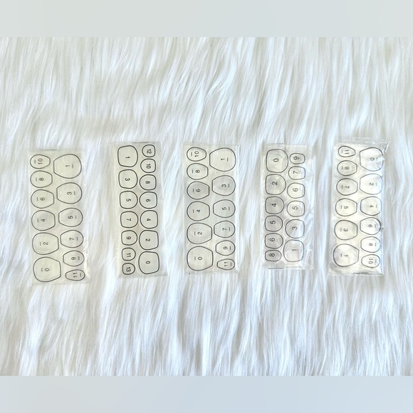 NAIL ADHESIVE TABS - Picture 5 of 6